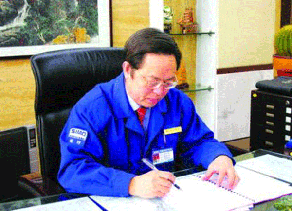 西瑪集團(tuán)董事長楊允成被評選為“感動(dòng)西安——2005年度推動(dòng)西安經(jīng)濟(jì)發(fā)展的十大新聞人物”之一。