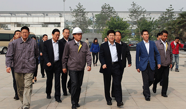 西安市委常委、常務(wù)副市長(zhǎng)岳華峰蒞臨西瑪電機(jī)調(diào)研指導(dǎo)。