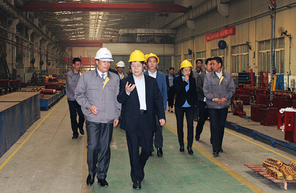 西安市委常委、常務(wù)副市長(zhǎng)岳華峰蒞臨西瑪電機(jī)調(diào)研指導(dǎo)。