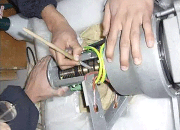 西安電機(jī)廠關(guān)于電機(jī)滑環(huán)的維護(hù)保養(yǎng)方法分享。